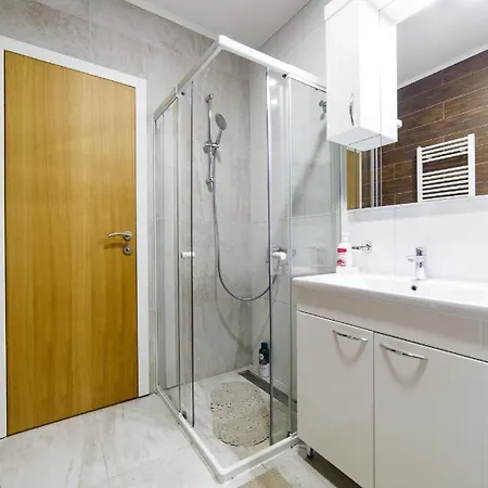 Casper Center 2-bedroom Modern Lägenhet *