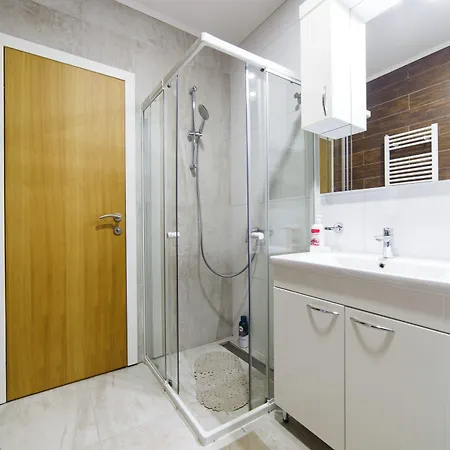 Casper Center Design Apartment *